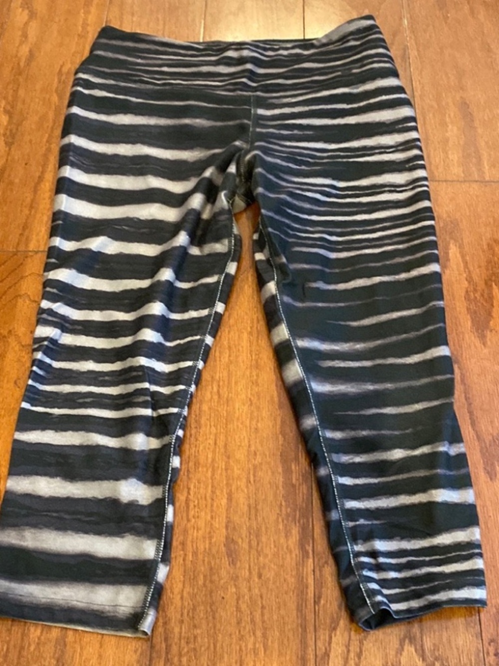 Nike SIZE MEDIUM M Patterned Dri-Fit Leggings LOT5732
